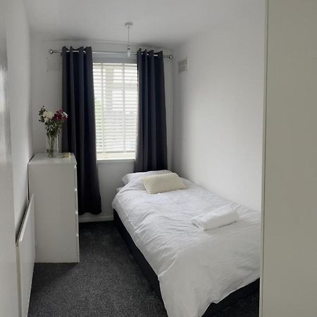 Crown Road Apartment シッティングボーン エクステリア 写真