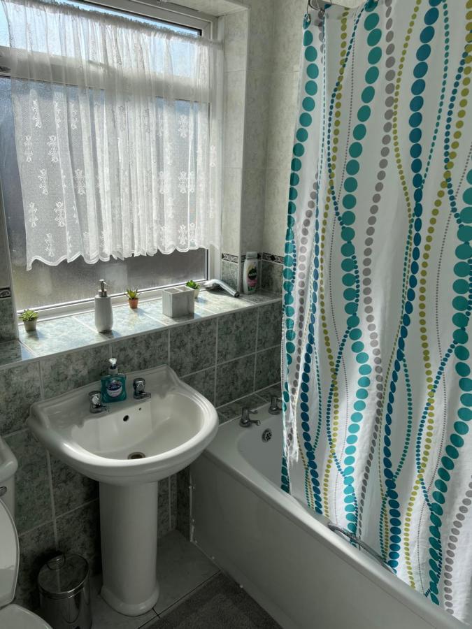 Crown Road Apartment シッティングボーン エクステリア 写真
